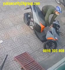 Camera ghi hình kẻ trộm bẻ khóa xe trong 3 giây ở Thủ Đức
